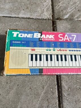 Vintage Casio 100 Sound Tone Bank SA-7 Keyboard No Adapter untested